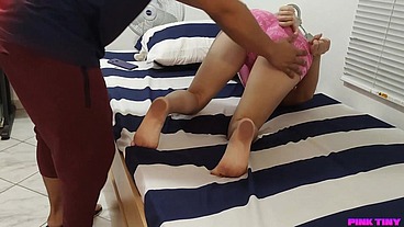 Le doy Nalgadas a mi Linda Hijastra por Portarse mal y no Hacer Caso - Mi Padrastro me Regaño por Agarrar sus Esposas