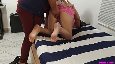 Le doy Nalgadas a mi Linda Hijastra por Portarse mal y no Hacer Caso - Mi Padrastro me Regaño por Agarrar sus Esposas