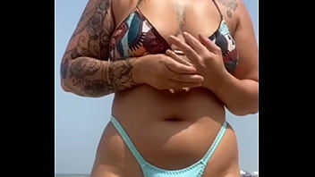 Encontrei um f&atilde_ na Praia e Deixei ele passar bronzeador em mim