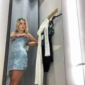 A BLONDE IN THE DRESSING ROOM FILMING HERSELF WHILE NO ONE IS WATCHING