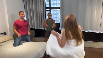 Comemorando um gol e o corno assistindo sua esposa sendo devorada por duas rolas enormes dp