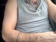 Milf's passenger gave $ 1,000 to a taxi driver to see how he jerks off