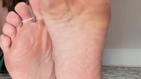 Cover My Soles JOI - Goddess Alya captivates in this sexy foot JOI featuring wrinkled soles, small feet, a cum countdown, and more