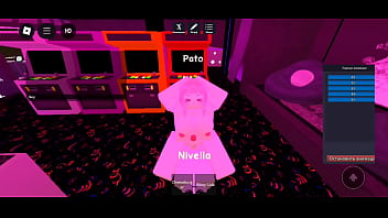 Aqui con otro juego de roblox con mi amiga
