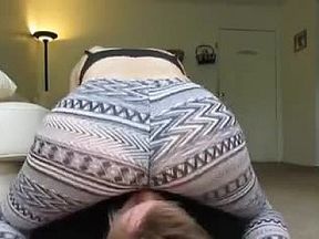 Facesitting in nice hot yoga pants