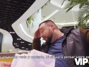 VIP4K. Hunter se folla a una hermosa pelirroja en el baño público