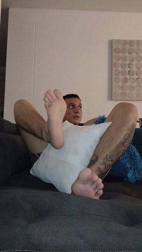 Latino Un Boxer Show His Big Feet