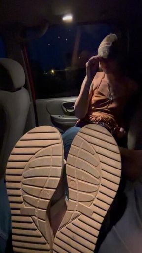 Public 🦶job by the lake by this sexy country girl