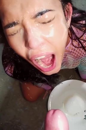 Nuria Milln Is the Perfect Toilet