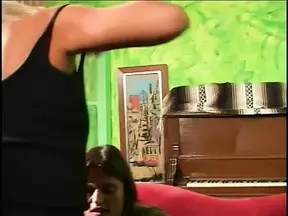 Sultry MILF gives deepthroat blowjob