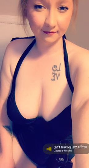 Strip tease before you go swimming with Ashleyyy😋