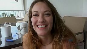 Her Pretty Face Got A Nice Little Present - Samantha Hayes