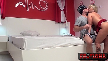 Loirinha levou rola em todos os buracos - - Cibele Mancinni - Frotinha Porn Star - -