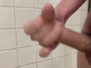 公衆トイレで溜まりまくった精子を一気に出しちゃうデカチン男子