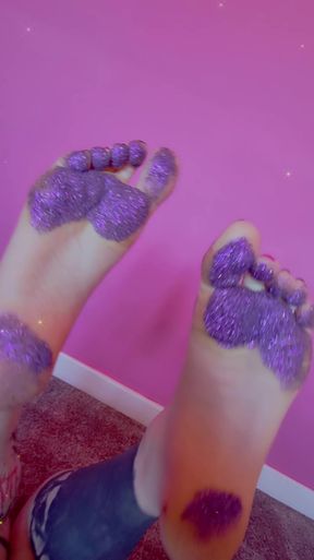 Sizzling foot job leaves dirty feet begging for more