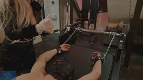 Sheela Sinner Sklavensitting Der Müllschlucker