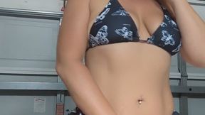 Cum encouragement by a squirting smoking goddess