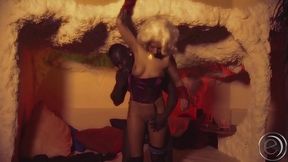 Julie Hunter &amp_ Kookie Ryan in einer romantischen Fickszene