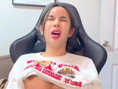 Brunette Tranny jerking in hard dick in solo Webcam