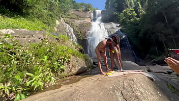 V&iacute_deo amador bastidores podendo a pretinha 18 na cachoeira no ar livre (COMPLETO NO RED E NO CHER)