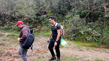DUAS HORA DE VIAGEM, PONTE DESTRUÍDA, TRILHA ERRADA, PERRENGUE NO MATO E FODA COM FARDA.