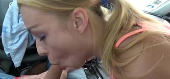 Hooker Sucks Cock in the Car Before the Main Show