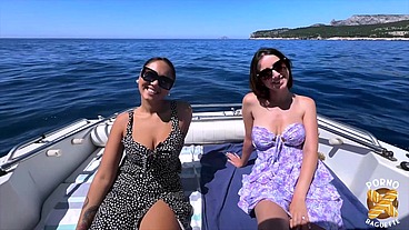 En pleine mer, Elektra et HelloLimoon s'amuse comme des folles !