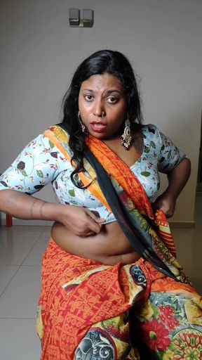 Aunty Ilaria Tries to Escape the Crowd and Accidentally Discovered Her Fetish.