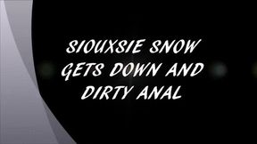 SIOUXSIE SNOW GETS DOWN AND DIRTY