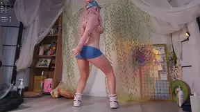 Cosplaying cutie Mollyflwers shows off her massive knockers and round backside in a