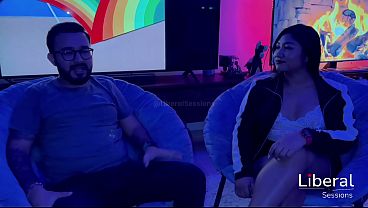 BEATRIZ TIENE SU PRIMER GANG-BANG Y LA DEJAN LLENA DE LECHE