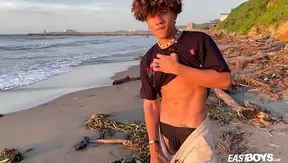 Colombian Hunk Shows Off Rock-Hard Physique Before Unveiling Massive Rod – FreshMeat