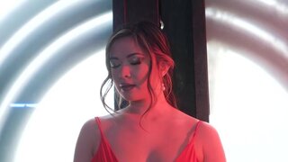 Dude has sex with the hottest women he can fucking find
