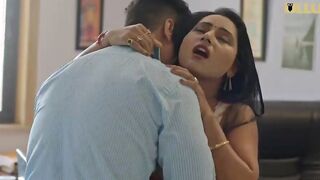 Desi Mature Bhabhi Sex with Boss In Office