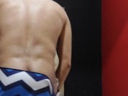 Caliente en los vestidores del gym