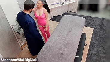 Me corro en el culo de esta preciosa masajista