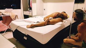 i lay down with my micro bikini and stuck my ass out to tease my stepson, he even fucked my little foot and smeared it with cum. luna oliveira e vagninho