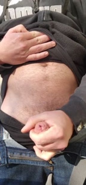 Outside hands free cumshot