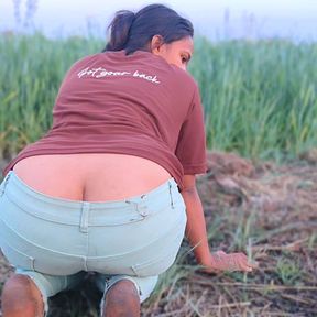 Stepbrother fucks Stepsister alone in the field, and Anal trying Sex, Full Hindi Audio Wrong Hole xxx videos