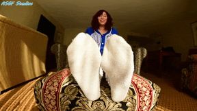 4K! Blue 's hooters socks! - MOV