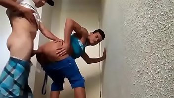 Tio h&eacute_tero comendo o sobrinho safado