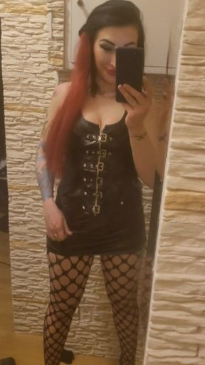 Goddess posing in latex and showing her  juicy ass