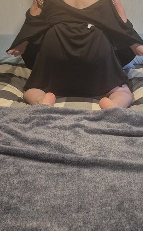 Sexy BBW MILF rides dildo