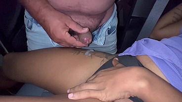 Esposa novinha tomando várias gozadas no estacionamento