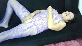 Curvy MILF shakes it and whines while kneading one out