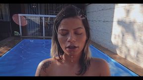Fucking very horny in the pool, and taking milk on my face!
