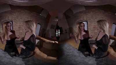 Scarlett Jones, Karina King - Catch Of The Night