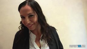 Aidra Fox Fait Visiter Une Maison