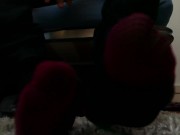 Lèche mes pieds puants après les cours - bottes, chaussettes, pieds nus