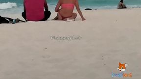 mostrando el culo en tanga por la playa y calentando a hombres, solo dos se animaron a tocarme